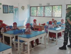 Babinsa Koramil 19/Kahu Kodim 1407/Bone Berikan Wawasan Kebangsaan Kepada Siswa SD Negeri 277 Kel. Palattae