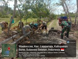 Babinsa Koramil 09/Lapri Kodim 1407/Bone Bersama Warga Gotong Royong Bangun Jalan Desa