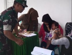 Babinsa Kodim Bone Koramil 1407-01/Ajangale Dampingi Kegiatan Posyandu di Kelurahan Pompanua