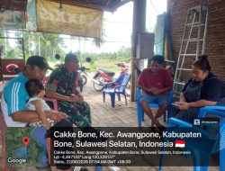 Babinsa Koramil Lapri Kodim 1407/Bone Jalin Komsos Bersama Warga Desa Tungke