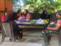 Dekat Dengan Warga, Babinsa Koramil Lapri Kodim 1407/Bone Sambangi Warga Binaan Lewat Kegiatan Komsos