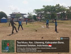 Lewat Sepak Bola, Babinsa Koramil 1407-05/Ulaweng Tanamkan Semangat Kebersamaan & Sportivitas