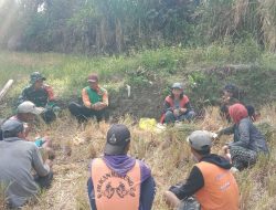 Wujud Kepedulian Terhadap Petani, Babinsa Koramil Bontocani Kodim 1407/Bone Sambangi Area Persawahan Dan Jalin Komsos