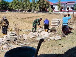 TNI & Warga Kompak, Babinsa Desa Bonepute Koramil 16/Tonra Kodim 1407/Bone Bantu Pembangunan Rumah di Dusun Pakkaci