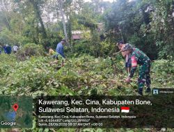 Bersama Warga, Babinsa Ramil Cina Kodim 1407/Bone Gerakkan Kepedulian Terhadap Kebersihan Lingkungan
