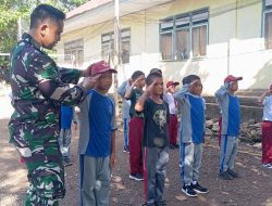 Babinsa Ramil Libureng Kodim 1407/Bone Bekali Siswa SDN 300 Poleonro Dengan PBB, Latih Disiplin Dan Kekompakan Sejak Dini