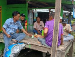 Dari Silaturahmi Tumbuh Kebersamaan, Babinsa Ramil Ulaweng Kodim 1407/Bone Komsos di Benteng Tellue