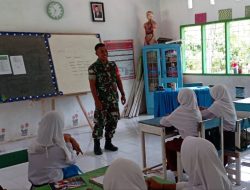 Membangun Karakter Sejak Dini, Babinsa Kahu Kodim 1407/Bone Bekali Siswa Dengan Wawasan Kebangsaan