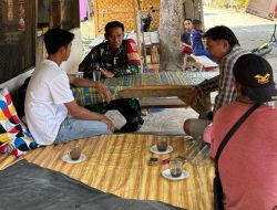 Komsos Di Dusun Sanrangeng, Babinsa Ramil 16 Tonra Kodim 1407/Bone Serap Aspirasi Dan Informasi Warga