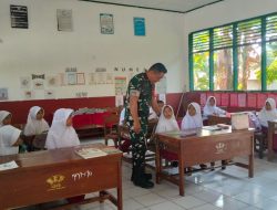 Babinsa Ramil 06 Awangpone Kodim 1407/Bone Tanamkan Semangat Belajar Kepada Generasi Muda Sejak Dini