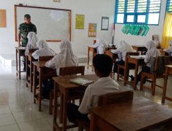 Bangun Karakter Pelajar Tangguh, Babinsa Kodim Bone  Koramil 10 Ponre Berikan Pembekalan Kebangsaan