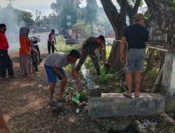 Dari Gotong Royong Lahir Kepedulian, Babinsa Ramil 05 Ulaweng Dan Warga Tassipi Bersatu Bersihkan Lingkungan