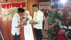 Pererat Silaturahmi, Babinsa Koramil 01-Ajangale Kodim 1407/Bone Hadiri Undangan Akikah Warga