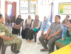 Membangun Kedekatan Lewat Percakapan, Babinsa Ramil 03 Cenrana Kodim 1407/Bone Pererat Hubungan Dengan Warga