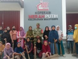 Babinsa Koramil 1407-07/Tanete Riattang Bersama Warga Bersihkan Lingkungan KDMP Kelurahan Bulu Tempe