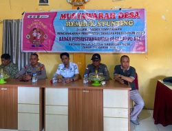 Babinsa Koramil Awangpone Kodim 1407/Bone Ikuti Kegiatan Penyaluran BLT Bagi Masyarakat Desa Lappo Ase